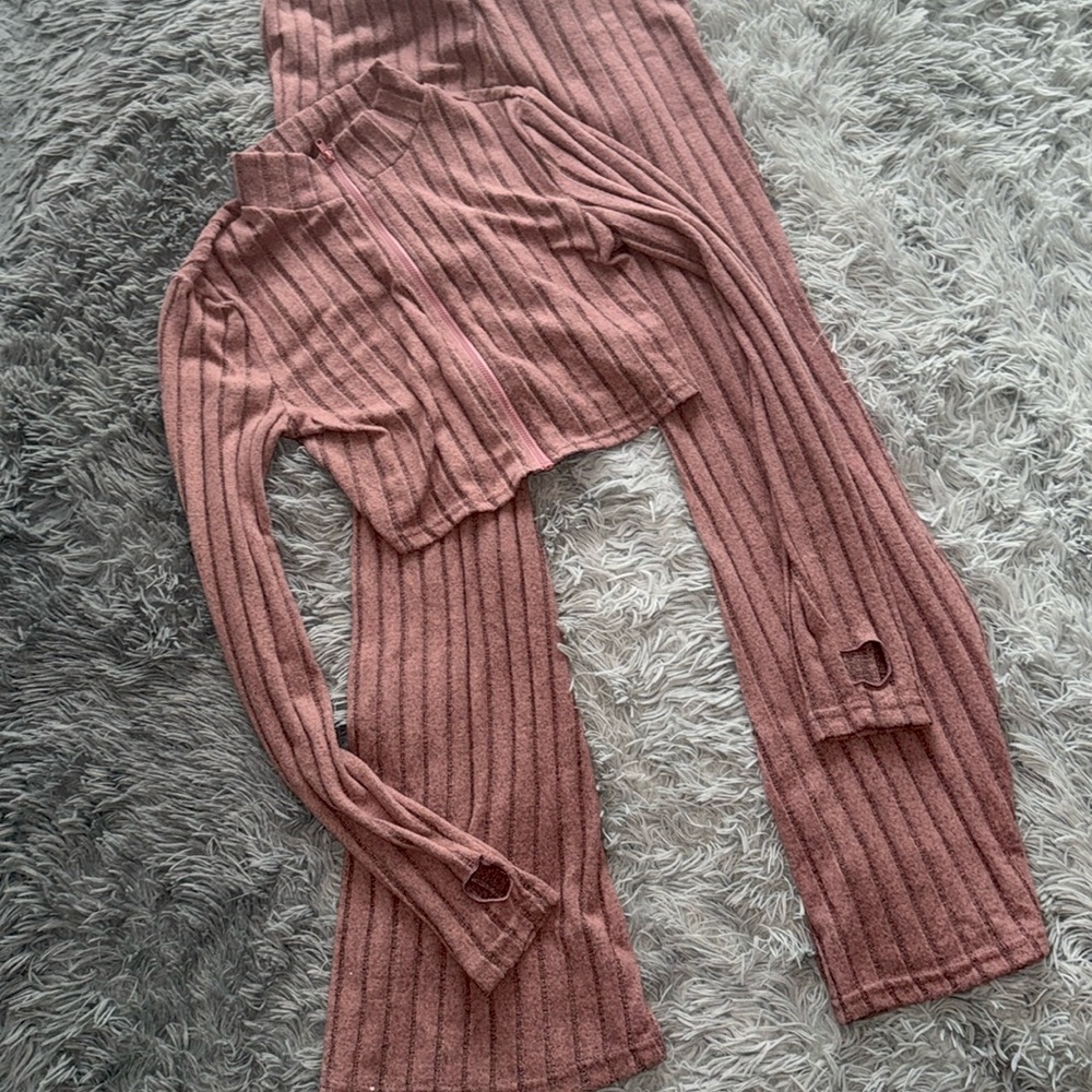 Two - peace sweater suite